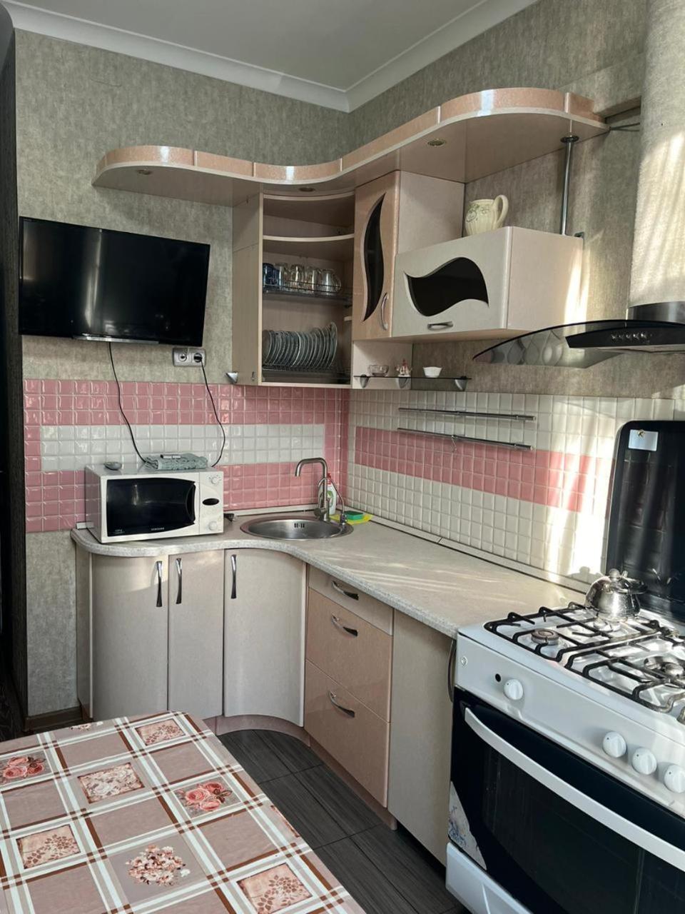 Apartments On Mustafa Ozturk Almaty Quarto foto
