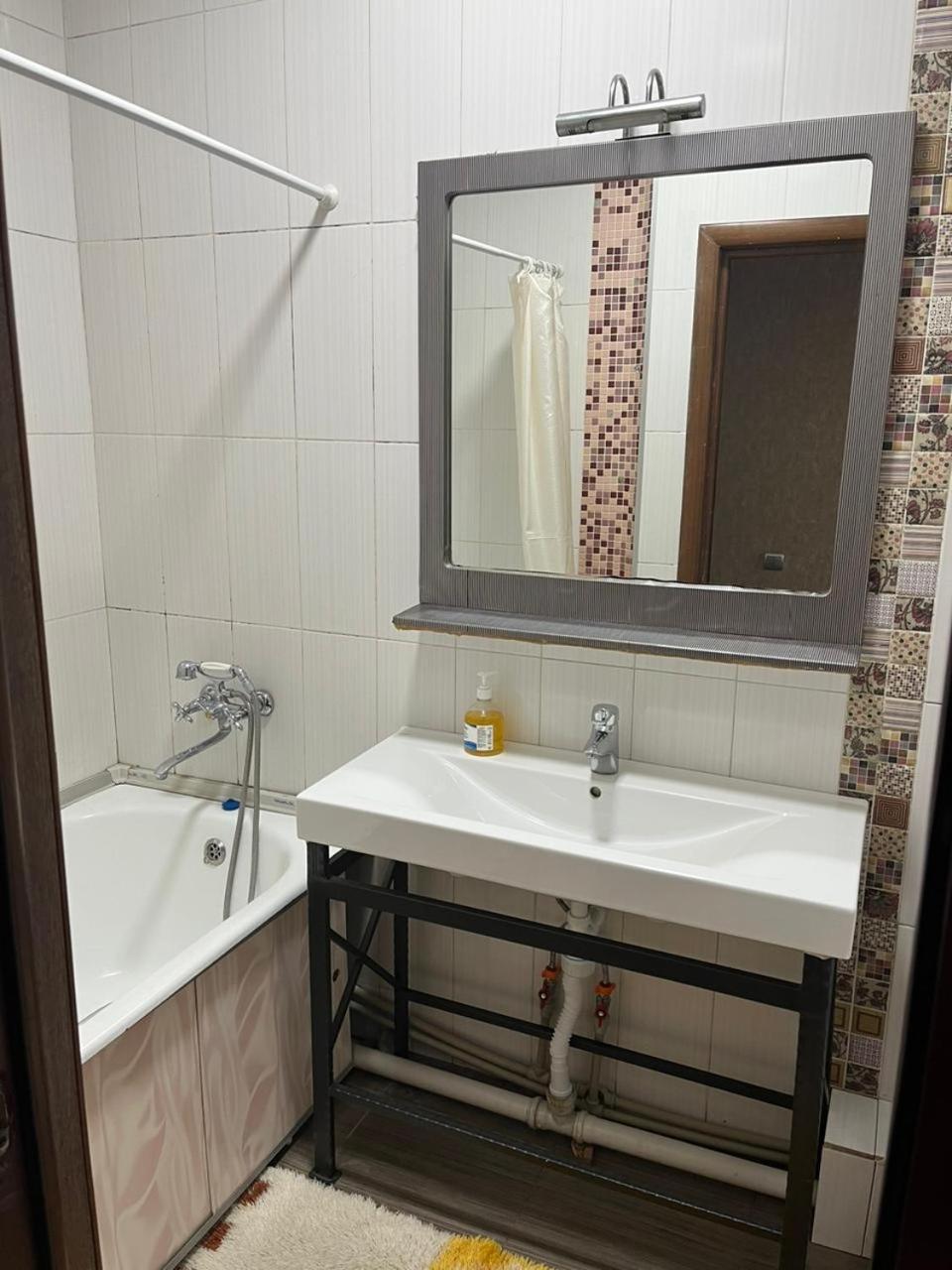 Apartments On Mustafa Ozturk Almaty Quarto foto